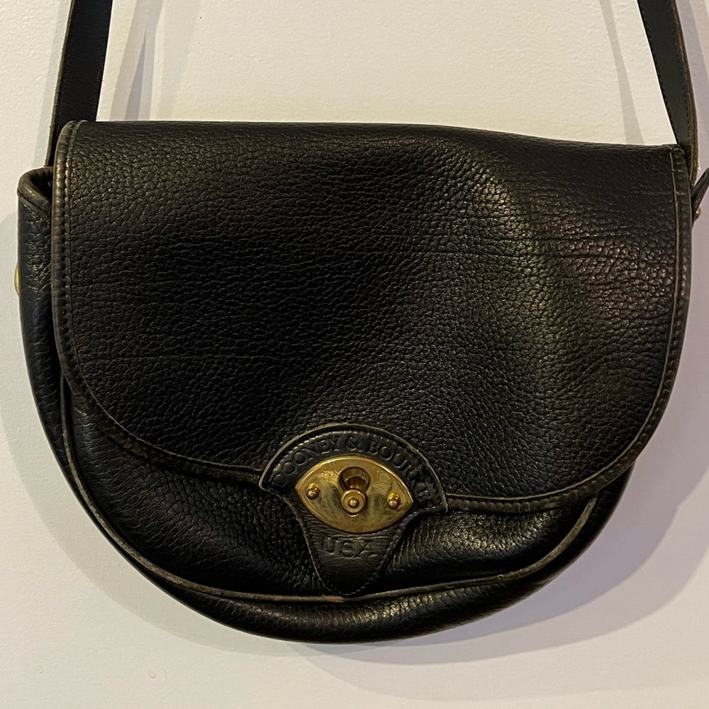 Dooney and Bourke made USA genuine leather black crossover handbag purse